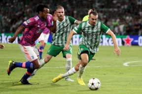 今年会-两支劲旅对决，火爆比赛引爆全场观众热情(mlb九局职棒劲旅对决)