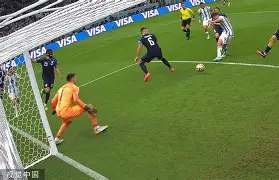 梅西再破神迹，创造纪录背后的故事(梅西再破神迹,创造纪录背后的故事是什么)